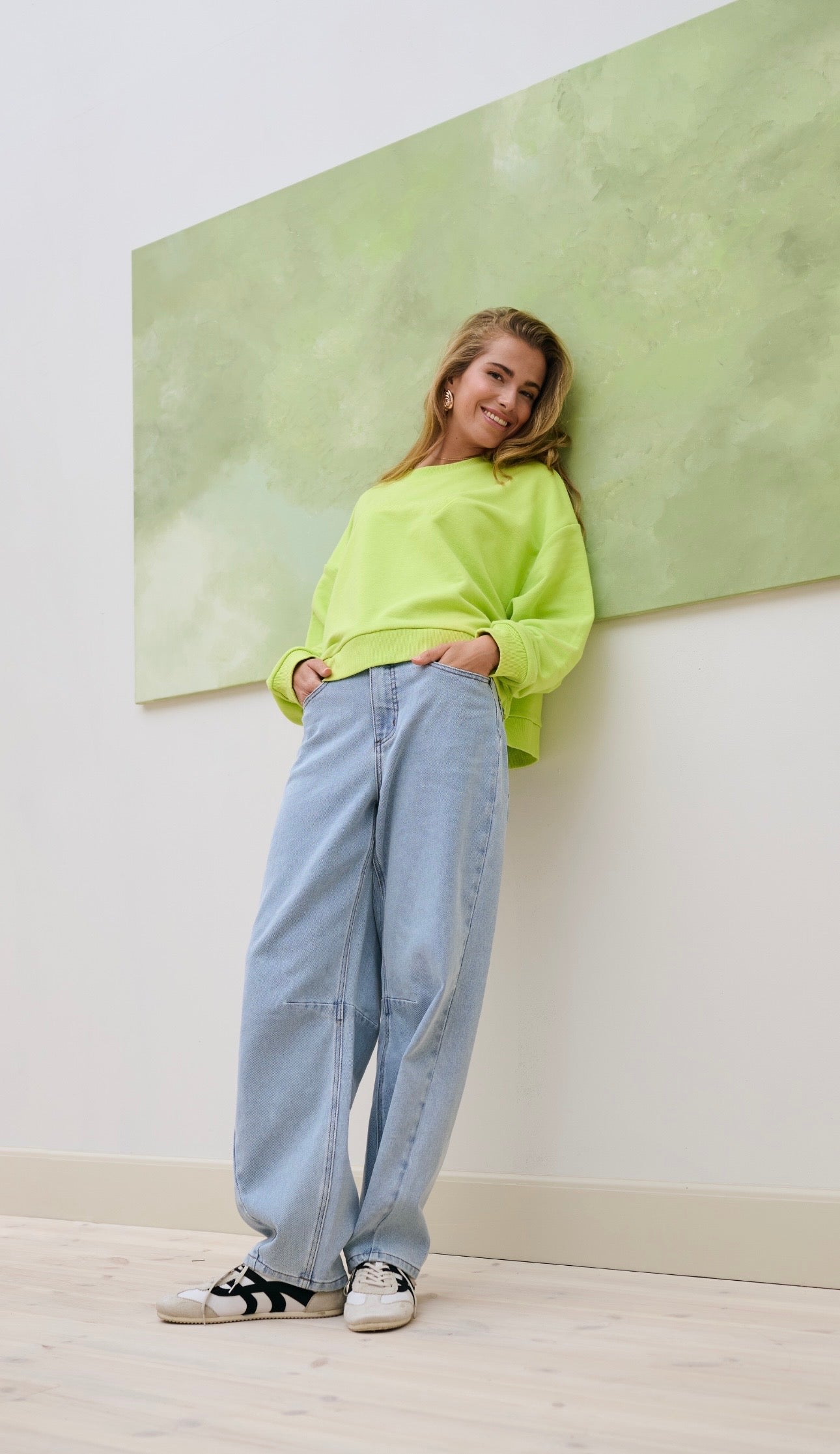 KAminna Cropped Barrel Jeans